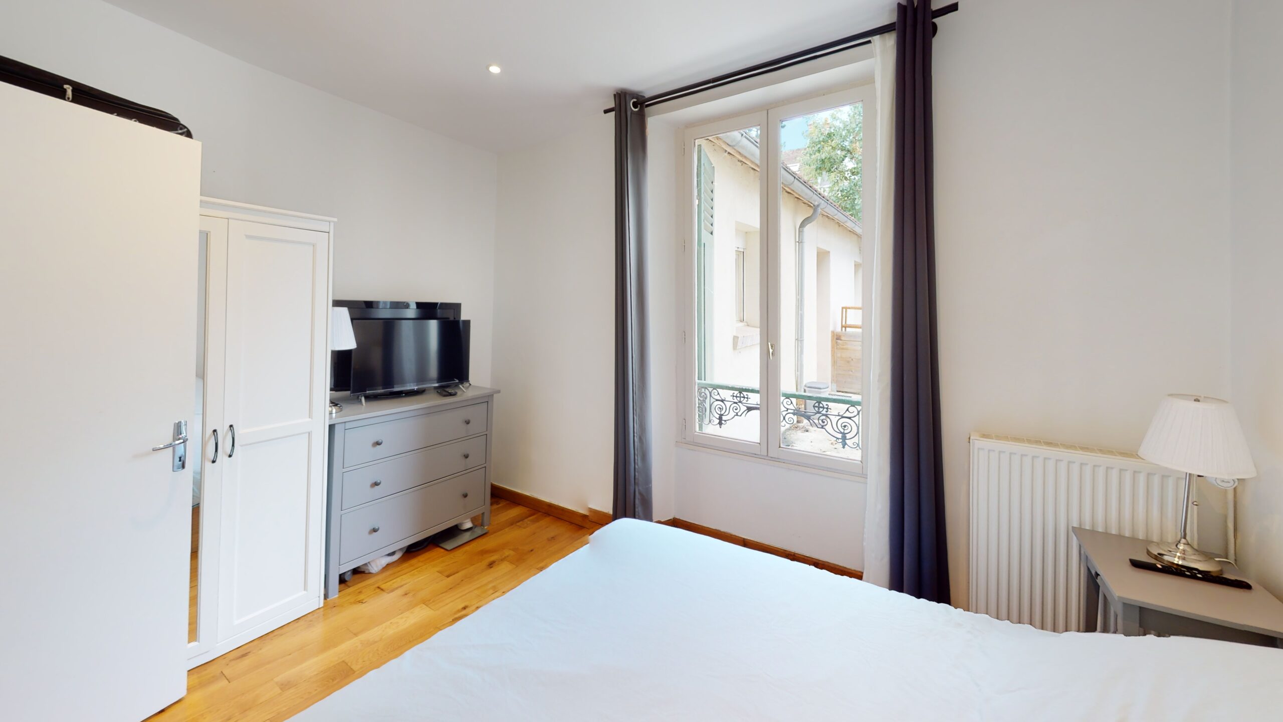 Paris-Flat-copy-Bedroom
